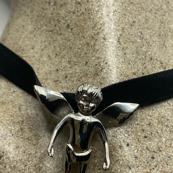Vintage Guardian Angel Cherub Velvet Choker Necklace - Picture 3 of 7
